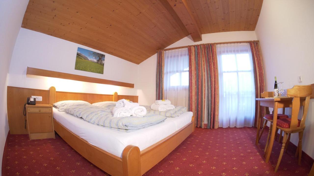 Pension Traube Uderns Buitenkant foto